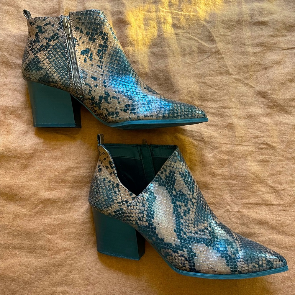 Cute Snakeskin Booties!!! Barely Worn.